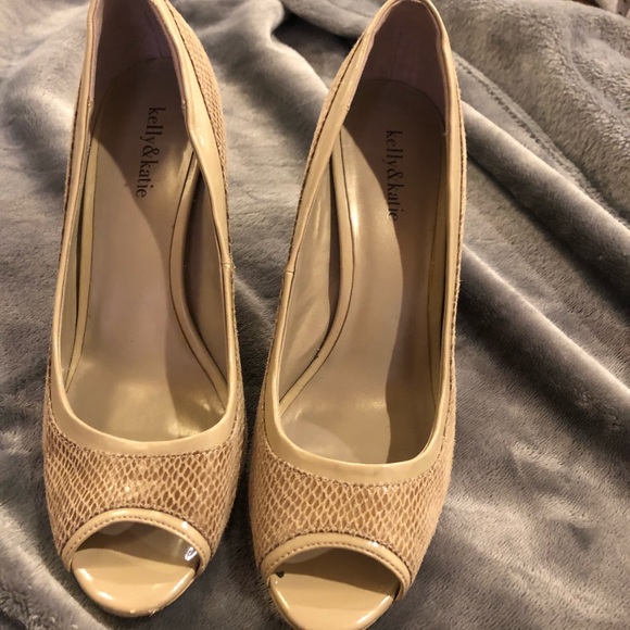 Heels - Picture 2 of 3